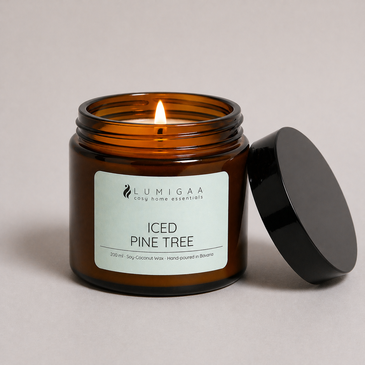 brennende Duftkerze im Glas, Duft Iced Pine Tree