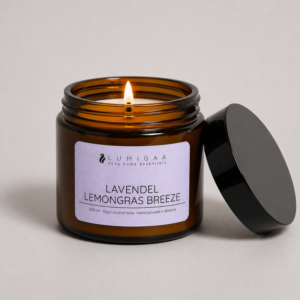 brennende Duftkerze im Glas, Duft Lavendel Lemongras Breeze