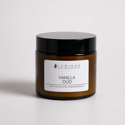 Duftkerze im Glas mit schwarzem Deckel, Duft Vanilla Oud