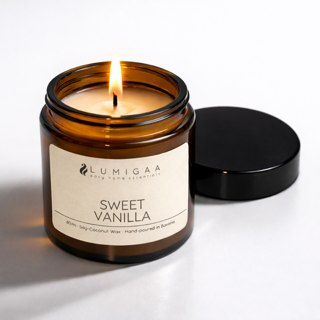 brennende Duftkerze im Glas, Duft Sweet Vanilla