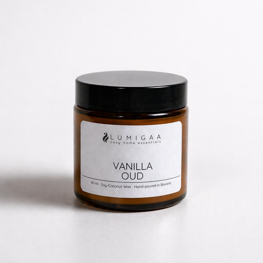 Duftkerze im Glas mit schwarzem Deckel, Duft Vanilla Oud